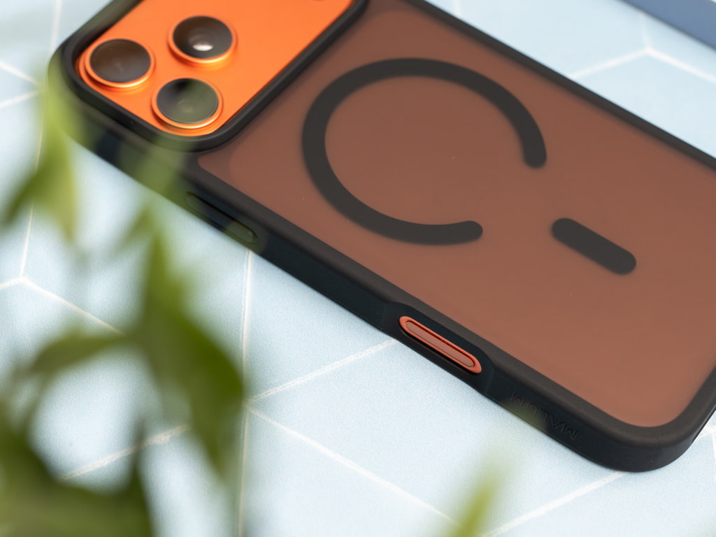 Černý kryt s MagSafe na iPhone 17 Pro Max 6